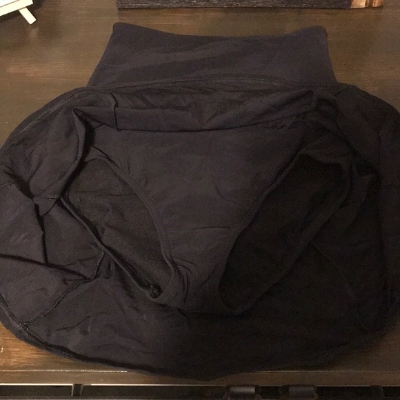 Lands End black swim skirt - Picture 3 of 3